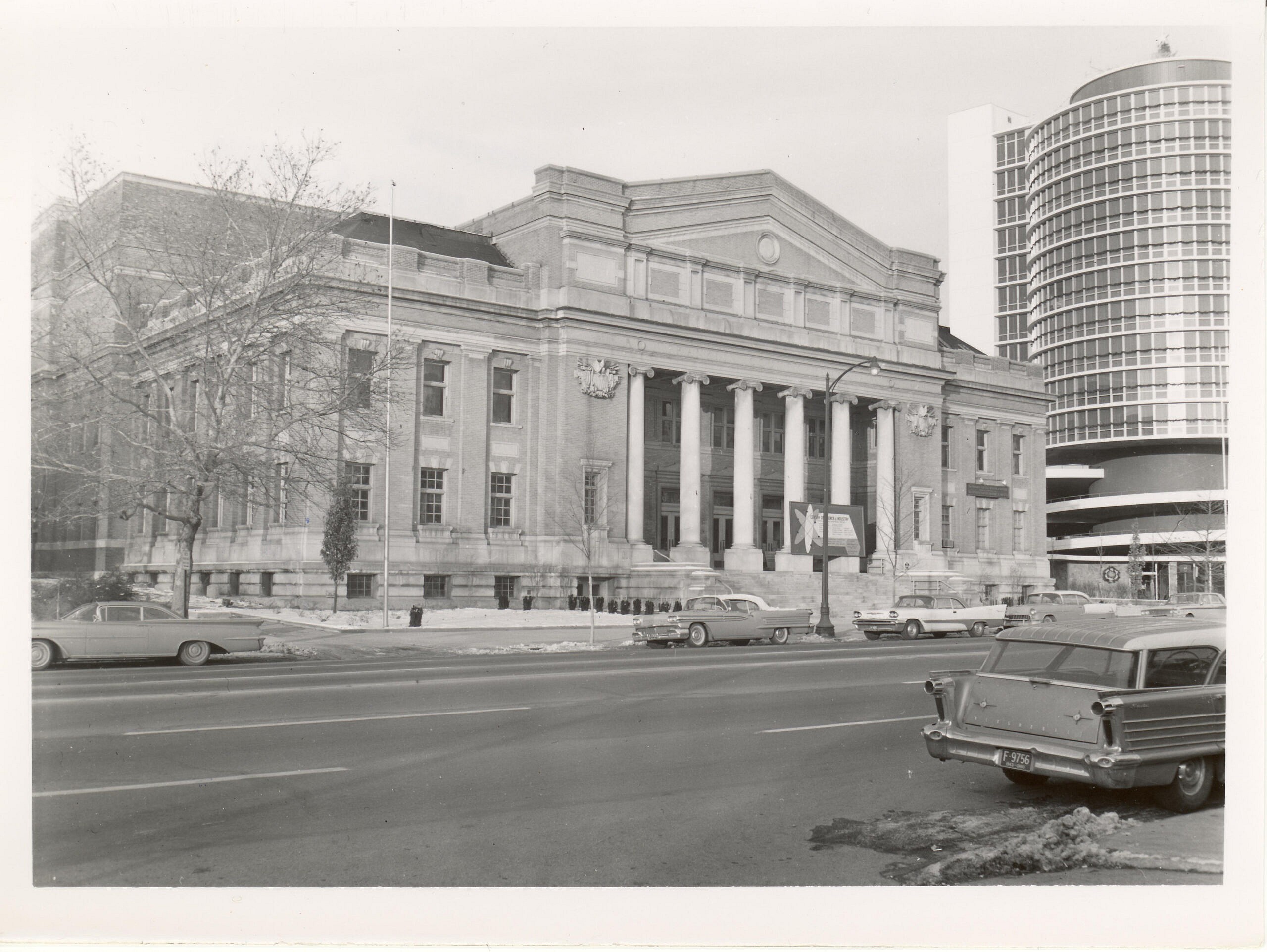 The outside facade of the old COSI building on East Broad Street.